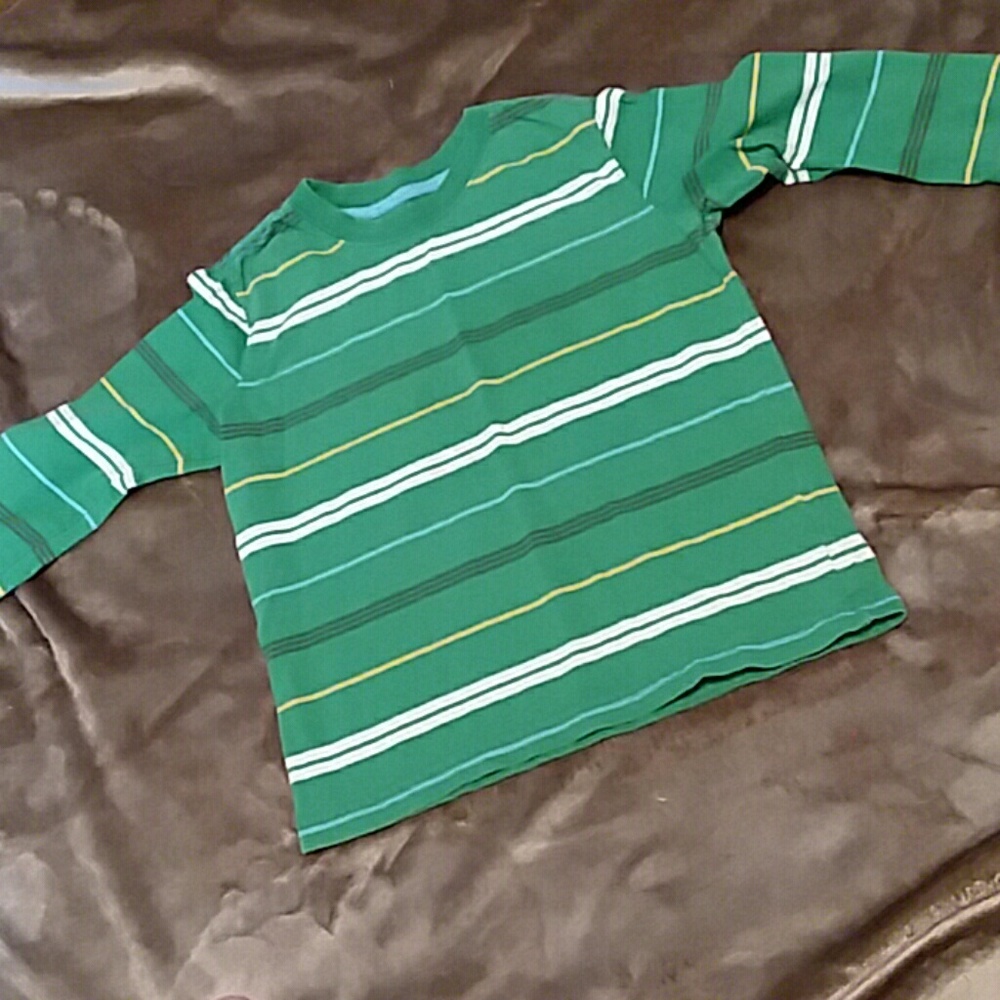 Boys size 5 long sleeve t-shirt